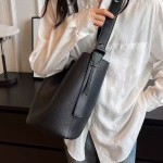 Women's handbag, large capacity, fashionable and niche design, shoulder bag, stylish crossbody bag